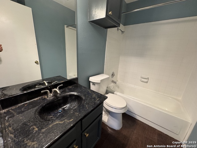 Image 8 of 9 For 4803 Hamilton Wolfe  606