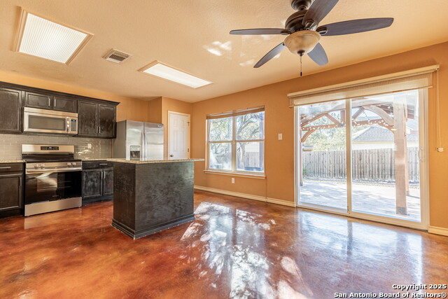 Image 10 of 35 For 22015 Pelican