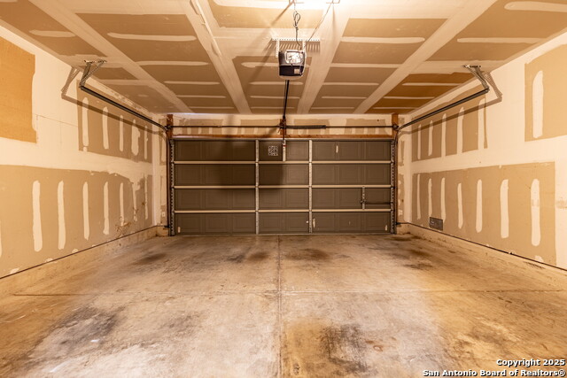 Image 31 of 35 For 22015 Pelican