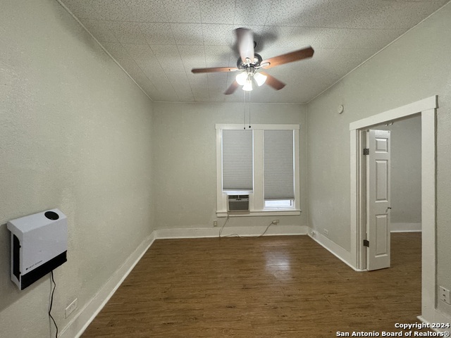 Image 4 of 7 For 407 Locust St E 2