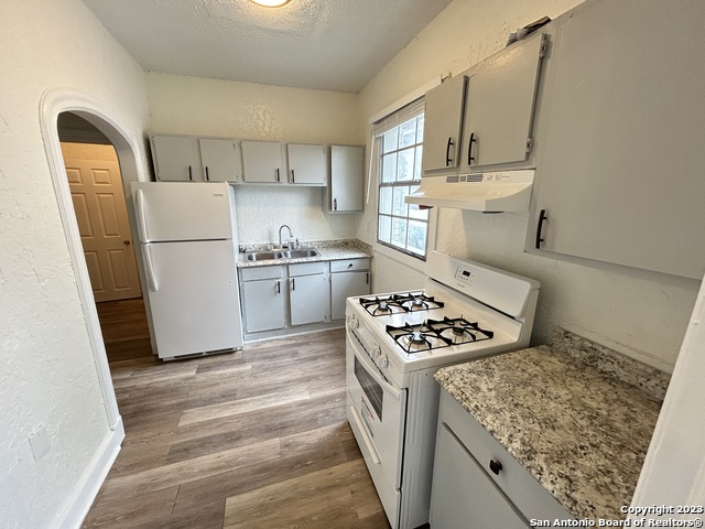 Image 2 of 5 For 1625 Mccullough Ave 8