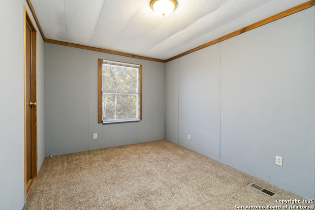 Listing photo id 6 for 294 Deer Run