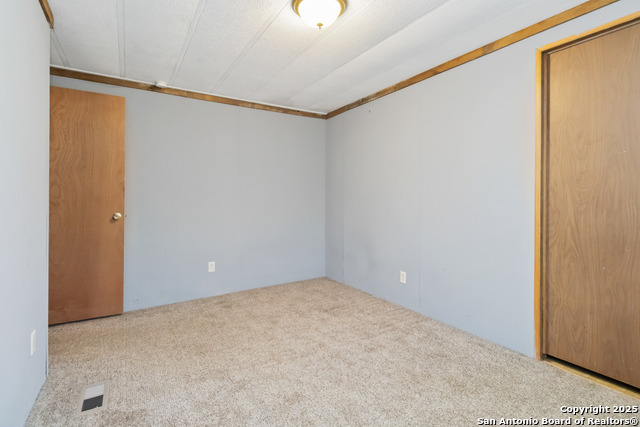 Listing photo id 7 for 294 Deer Run