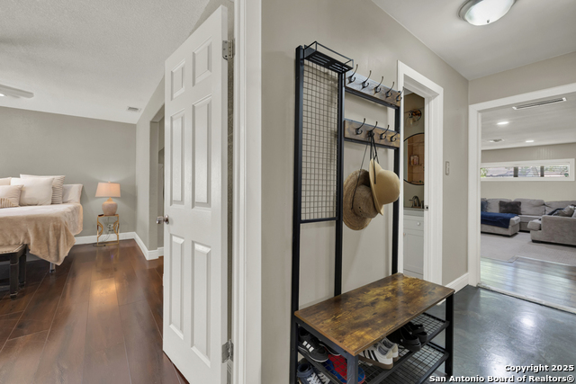 Image 18 of 42 For 9302 Valley Bnd Sw