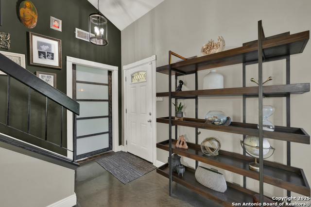 Image 5 of 42 For 9302 Valley Bnd Sw