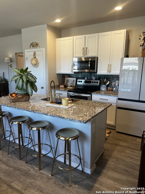 Image 9 of 39 For 7602 Alameda Beach