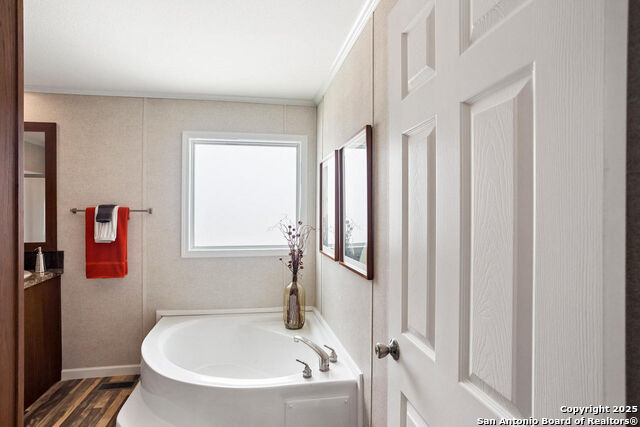 Listing photo id 9 for 1700 Sandbranch Rd