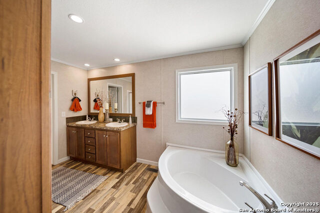 Listing photo id 10 for 1700 Sandbranch Rd