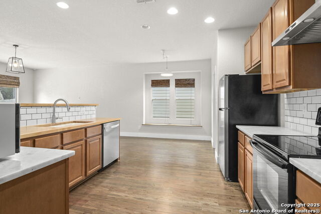 Image 14 of 28 For 7818 Rain Shr