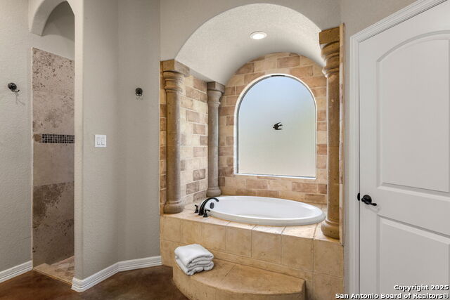 Image 20 of 41 For 105 Saddle Up Circle