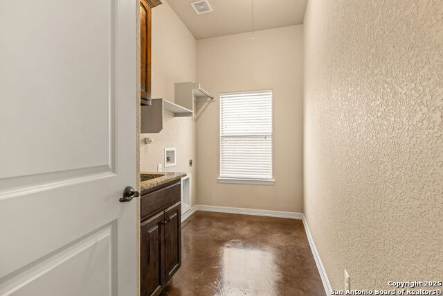 Image 30 of 41 For 105 Saddle Up Circle