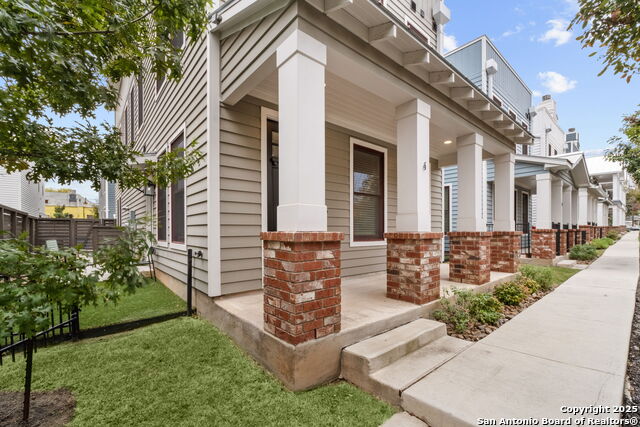 Image 3 of 38 For 311 Evergreen St #4 E