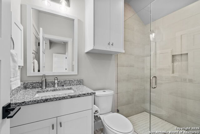 Image 30 of 38 For 311 Evergreen St #4 E