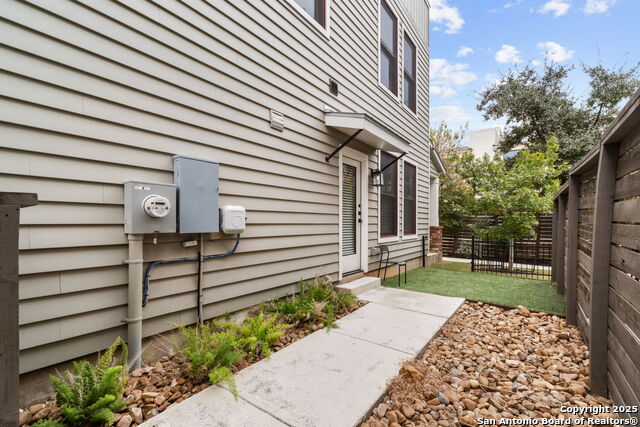 Image 34 of 38 For 311 Evergreen St #4 E