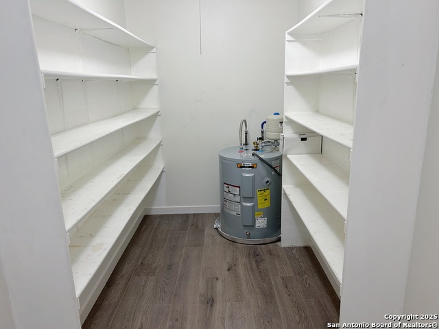 Image 16 of 41 For 16718 Stoney Glade