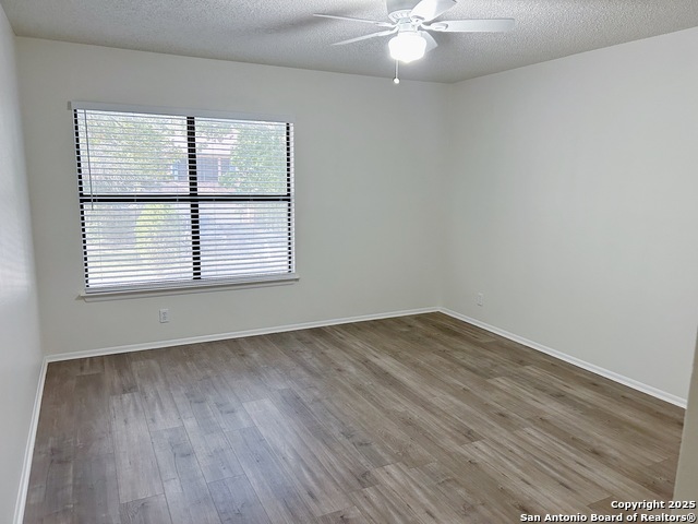 Image 26 of 41 For 16718 Stoney Glade