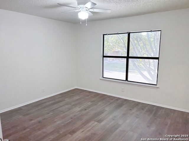 Image 28 of 41 For 16718 Stoney Glade