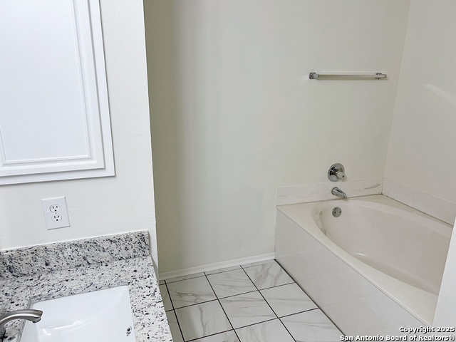 Image 30 of 41 For 16718 Stoney Glade