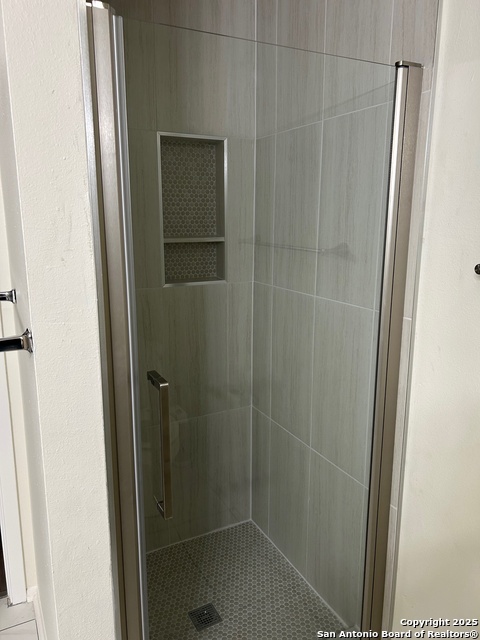 Image 34 of 41 For 16718 Stoney Glade