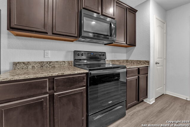 Image 11 of 27 For 6122 Lakefront