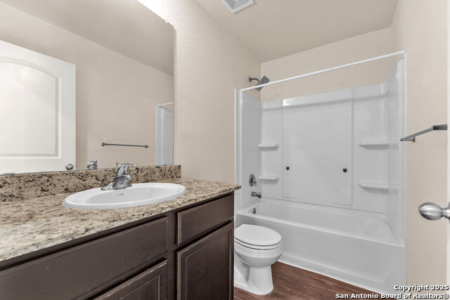 Image 16 of 27 For 6122 Lakefront