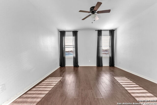 Image 19 of 27 For 6122 Lakefront