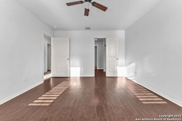 Image 20 of 27 For 6122 Lakefront