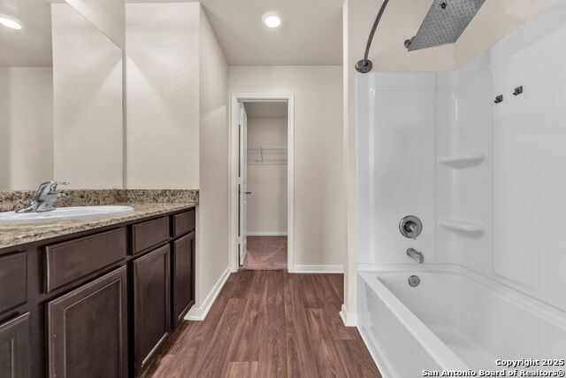 Image 21 of 27 For 6122 Lakefront