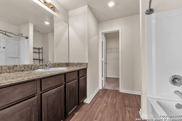 Image 22 of 27 For 6122 Lakefront