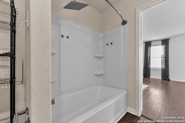 Image 24 of 27 For 6122 Lakefront