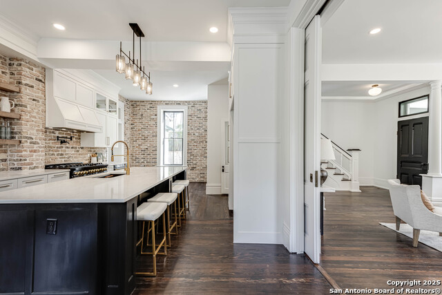 Listing photo id 10 for 1231 Alamo S