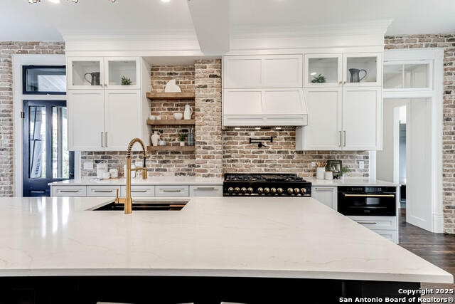 Listing photo id 12 for 1231 Alamo S