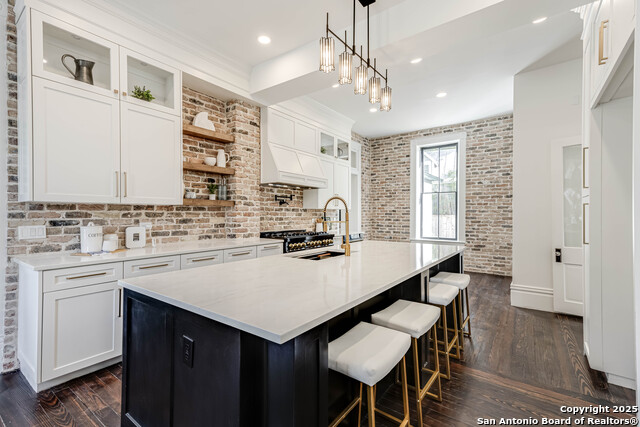 Listing photo id 13 for 1231 Alamo S