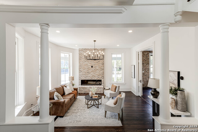 Listing photo id 1 for 1231 Alamo S