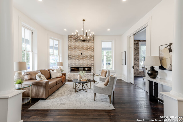 Listing photo id 2 for 1231 Alamo S