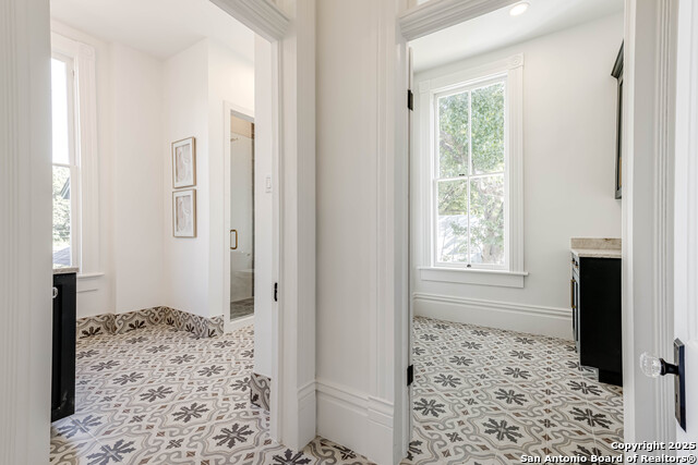 Listing photo id 40 for 1231 Alamo S