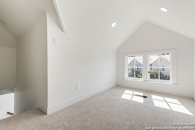 Listing photo id 44 for 1231 Alamo S