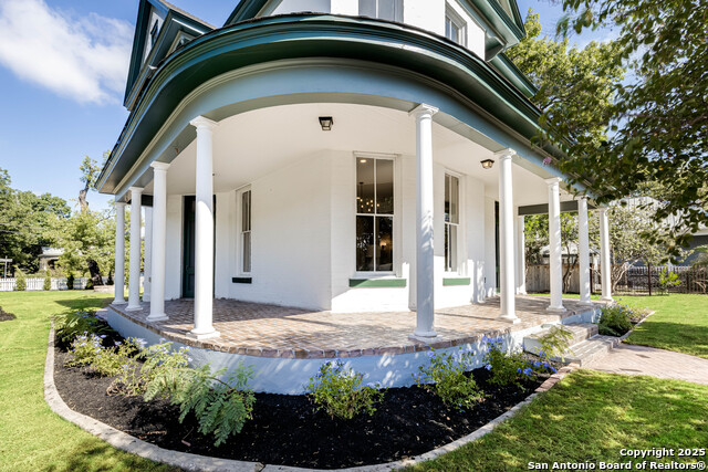 Listing photo id 45 for 1231 Alamo S