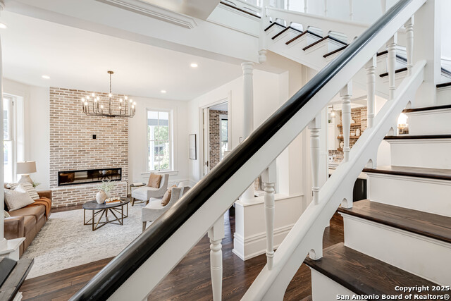 Listing photo id 5 for 1231 Alamo S