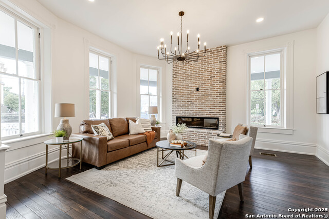 Listing photo id 6 for 1231 Alamo S