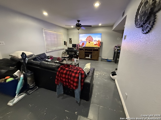 Listing photo id 4 for 10807 Crown View