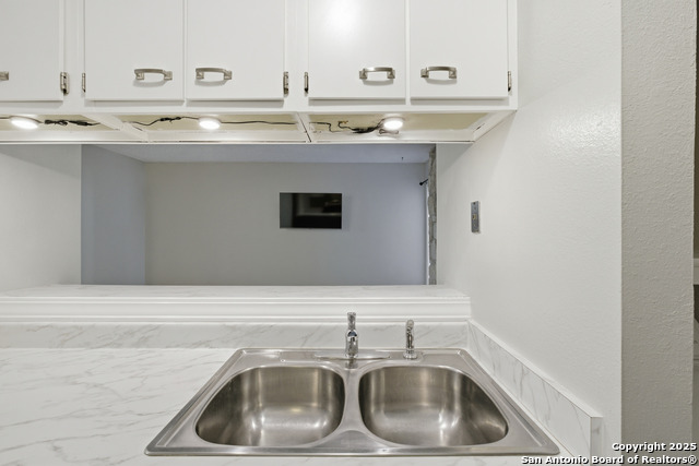 Image 10 of 27 For 3843 Barrington 169