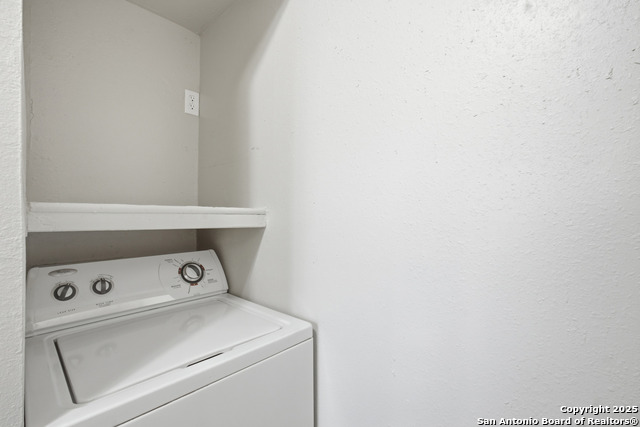 Image 16 of 27 For 3843 Barrington 169