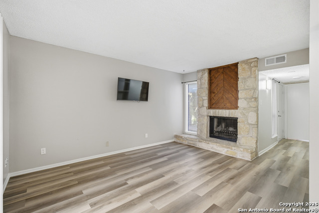 Image 3 of 27 For 3843 Barrington 169