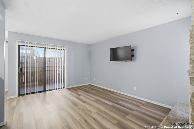 Image 5 of 27 For 3843 Barrington 169