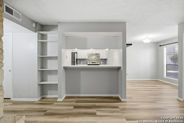 Image 6 of 27 For 3843 Barrington 169