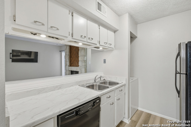 Image 9 of 27 For 3843 Barrington 169