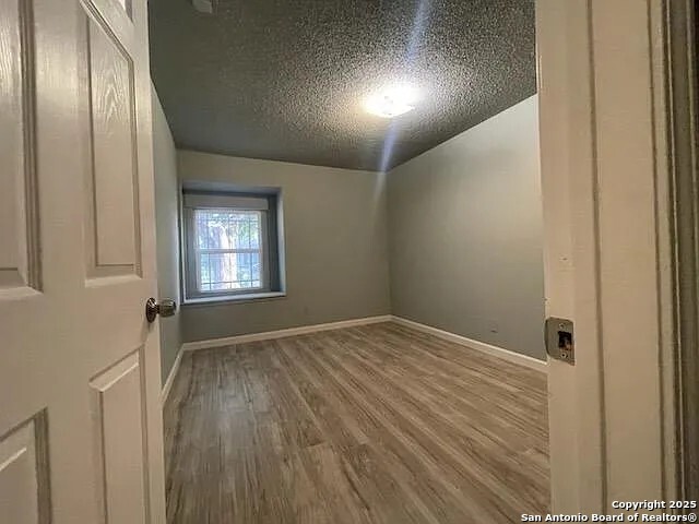 Image 3 of 6 For 6605 Spring Lark