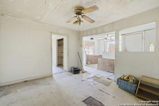 Listing photo id 11 for 4234 San Luis