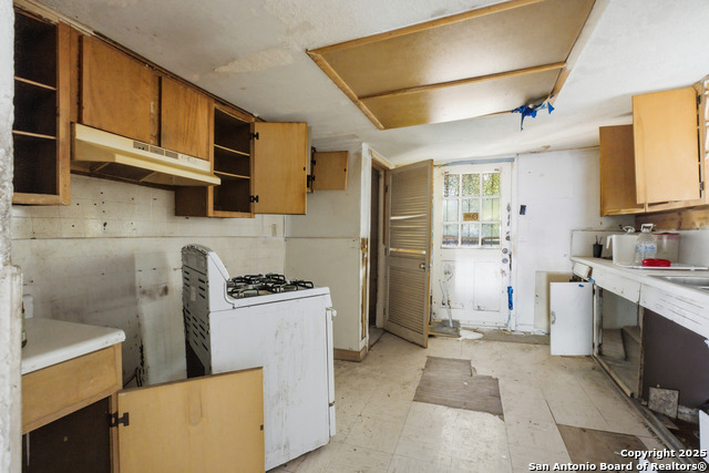 Listing photo id 13 for 4234 San Luis